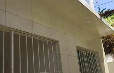 Imagem: A casa possui 2 Dormitórios, 1 Banheiro, 65m² de Área e