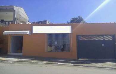 Imagem: A casa possui 3 Dormitórios, 4 Banheiros, 4 Vagas na garagem