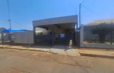 Imagem: A casa possui 5 Dormitórios, 5 Banheiros, 4 Vagas na garagem