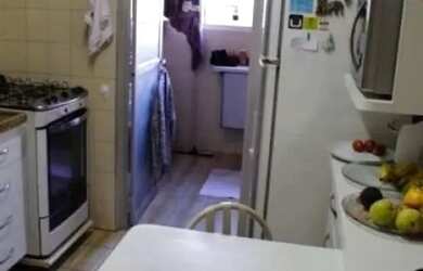 Imagem: O apartamento possui 3 Dormitórios, 1 Banheiro, 1 Vaga na garagem