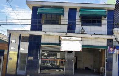 Imagem: A casa possui 4 Dormitórios, 3 Banheiros, 4 Vagas na garagem