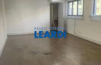 Imagem: O depósito possui 2 Vagas na garagem e 52m² de Área e está