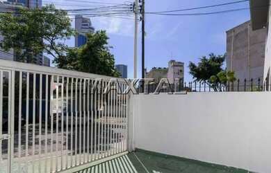 Imagem: O depósito possui 2 Vagas na garagem e 120m² de Área e está