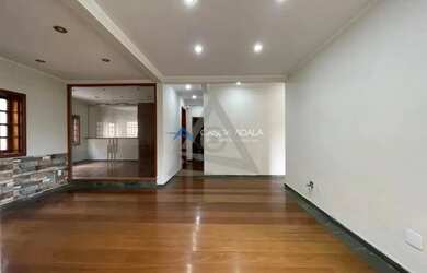 Imagem: A casa possui 3 Dormitórios, 3 Banheiros, 4 Vagas na garagem