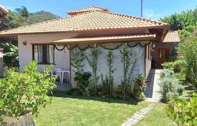 Imagem: A casa à venda possui 5 Dormitórios, 5 Banheiros, 4 Vagas