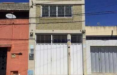 Imagem: A casa possui 5 Dormitórios, 4 Banheiros, 2 Vagas na garagem