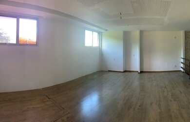 Imagem: O depósito possui 1 Vaga na garagem e 54m² de Área e está