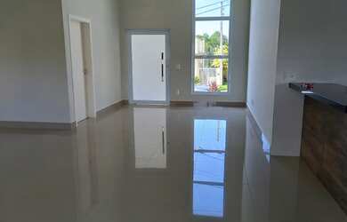 Imagem: A casa em condomínio possui 3 Dormitórios, 2 Banheiros, 2