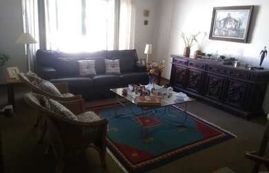 Imagem: A casa possui 3 Dormitórios, 2 Banheiros, 3 Vagas na garagem