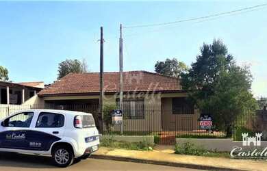 Imagem: A casa possui 3 Dormitórios, 2 Banheiros, 2 Vagas na garagem