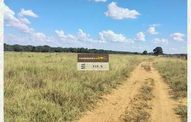 Imagem: A fazenda possui Varanda e está localizado em Montes Claros