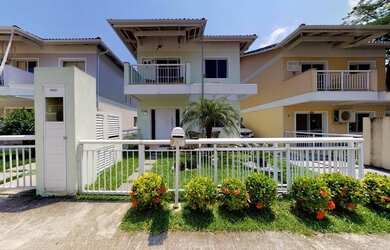 Imagem: A casa em condomínio possui 4 Dormitórios, 3 Banheiros, 4