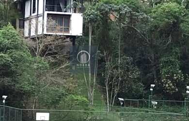 Imagem: O terreno possui 300m² de Área e está localizado em Vargem