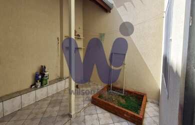 Imagem: A casa possui 2 Dormitórios, 1 Banheiro, 1 Vaga na garagem