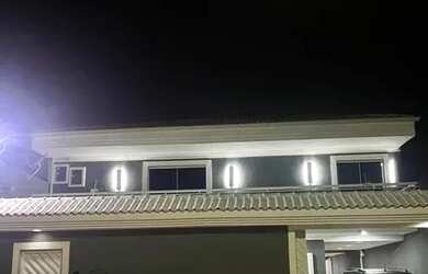 Imagem: A casa possui 3 Dormitórios, 3 Banheiros, 2 Vagas na garagem