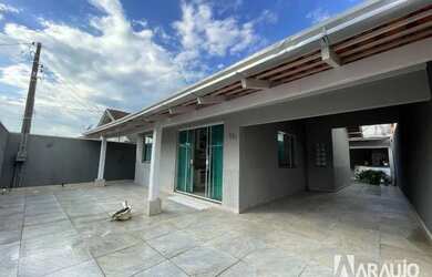 Imagem: A casa e possui 2 Dormitórios, Suítes, 2 Banheiros, 2 Vagas