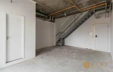 Imagem: O depósito possui 1 Vaga na garagem, 67m² de Área e está