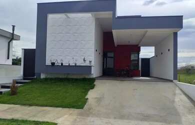 Imagem: A casa em condomínio possui 3 Dormitórios, 1 Banheiro, 4 Vagas