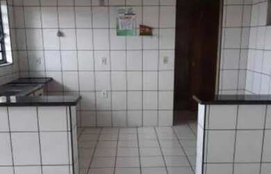 Imagem: A casa possui 2 Dormitórios, 2 Banheiros, 1 Vaga na garagem