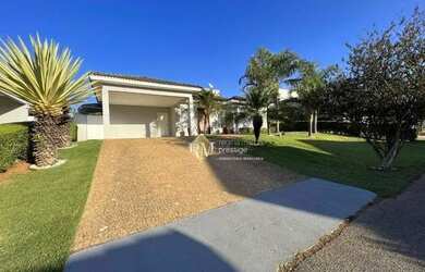 Imagem: A casa em condomínio possui 4 Dormitórios, 5 Banheiros, 4