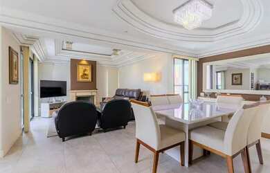 Imagem: A casa possui 3 Dormitórios, 3 Banheiros, 2 Vagas na garagem