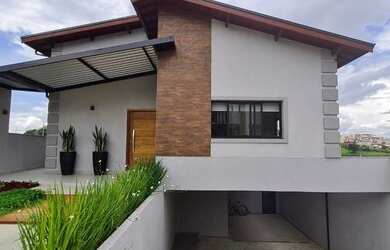 Imagem: A casa à venda possui 3 Dormitórios, 4 Banheiros, 2 Vagas