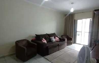 Imagem: A casa possui 3 Dormitórios, 3 Banheiros, 2 Vagas na garagem