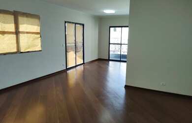 Imagem: O apartamento possui 3 Dormitórios, 1 Banheiro, 2 Vagas na