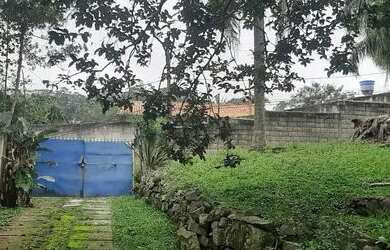 Imagem: A casa possui 2 Dormitórios, 3 Banheiros, 5 Vagas na garagem