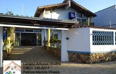 Imagem: A casa possui 5 Dormitórios, 5 Banheiros, 2 Vagas na garagem