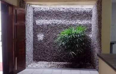 Imagem: A casa possui 3 Dormitórios, 1 Banheiro, 1 Vaga na garagem