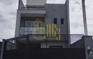 Imagem: A casa possui 3 Dormitórios, 3 Banheiros, 2 Vagas na garagem