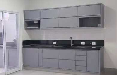 Imagem: A casa em condomínio possui 3 Dormitórios, 1 Banheiro, 2 Vagas