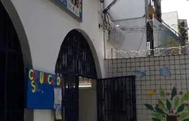 Imagem: A casa possui 5 Dormitórios, 4 Banheiros, 5 Vagas na garagem