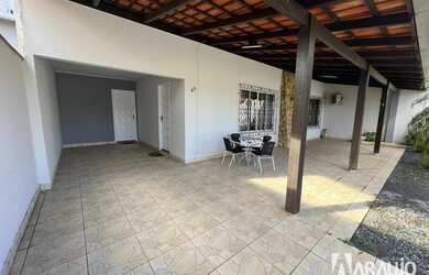 Imagem: A casa possui 2 Dormitórios, 1 Banheiro, 1 Vaga na garagem