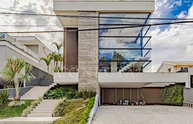 Imagem: A casa possui 4 Dormitórios, 5 Banheiros, 5 Vagas na garagem