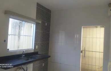 Imagem: A casa possui 2 Dormitórios, 1 Banheiro, 2 Vagas na garagem