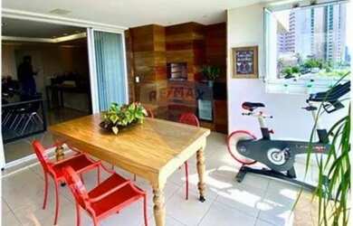 Imagem: O apartamento possui 4 Dormitórios, 3 Banheiros, 4 Vagas na