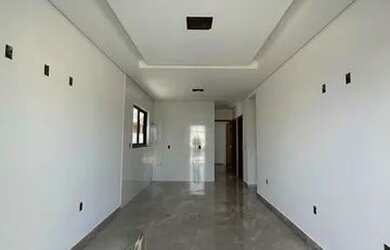 Imagem: A casa possui 3 Dormitórios, 2 Banheiros, 1 Vaga na garagem