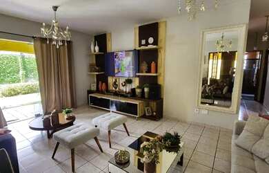 Imagem: A casa em condomínio possui 4 Dormitórios, 4 Banheiros, 2