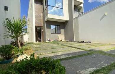 Imagem: A casa possui 3 Dormitórios, 2 Banheiros, 3 Vagas na garagem