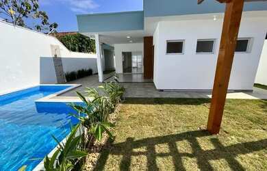 Imagem: A casa possui 2 Dormitórios, 3 Banheiros, 1 Vaga na garagem