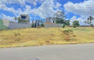 Imagem: O terreno possui 380m² de Área e está localizado em Bragança