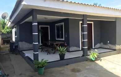 Imagem: A casa possui 3 Dormitórios, 1 Banheiro e está localizado