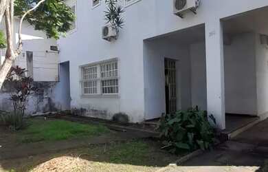 Imagem: A casa possui 5 Dormitórios, 5 Banheiros, 5 Vagas na garagem