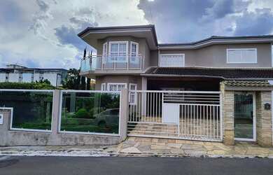 Imagem: A casa em condomínio possui 5 Dormitórios, 5 Banheiros, 4