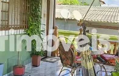 Imagem: A casa possui 4 Dormitórios, 3 Banheiros, 4 Vagas na garagem