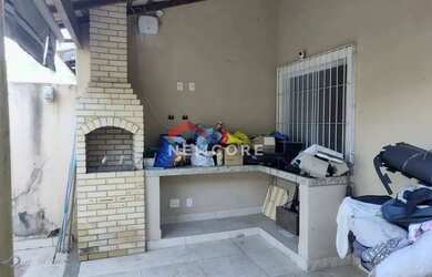 Imagem: A casa possui 3 Dormitórios, 3 Banheiros, 2 Vagas na garagem