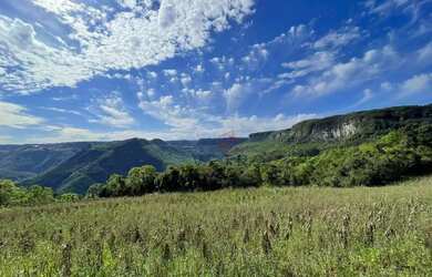 Imagem: O terreno possui 3.712m² de Área e está localizado em Gramado