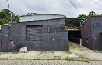 Imagem: O depósito possui 3 Vagas na garagem e 500m² de Área e está